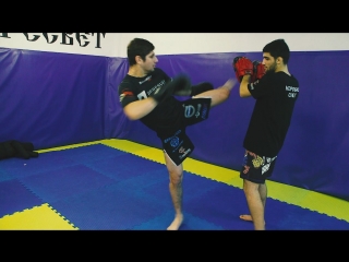 Георгий Эйвас. Прямой, боковой, прямой по корпусу, хайкик (обучающее видео)