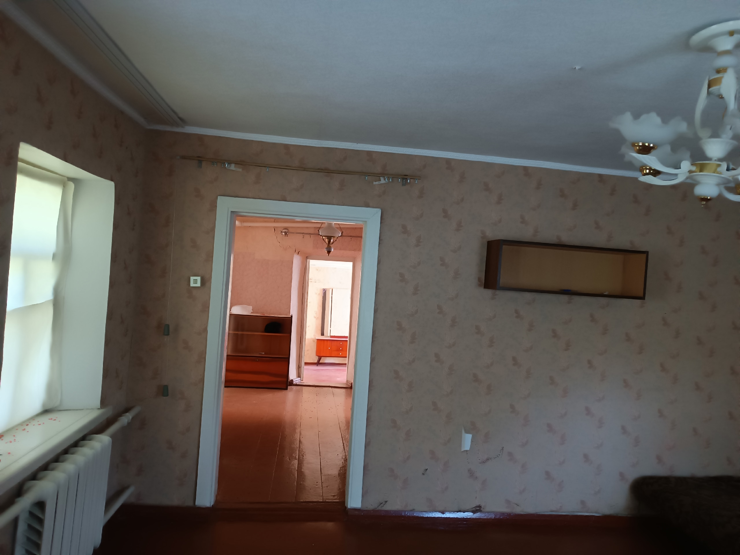 Продаётся полдома в Родаково, от хозяина, удобный подъезд к дому зимой, много земли, хозпостройки, сад, кровля не течёт, отопление котёл и колонка 600 000 рублей. +7959 218 77 99