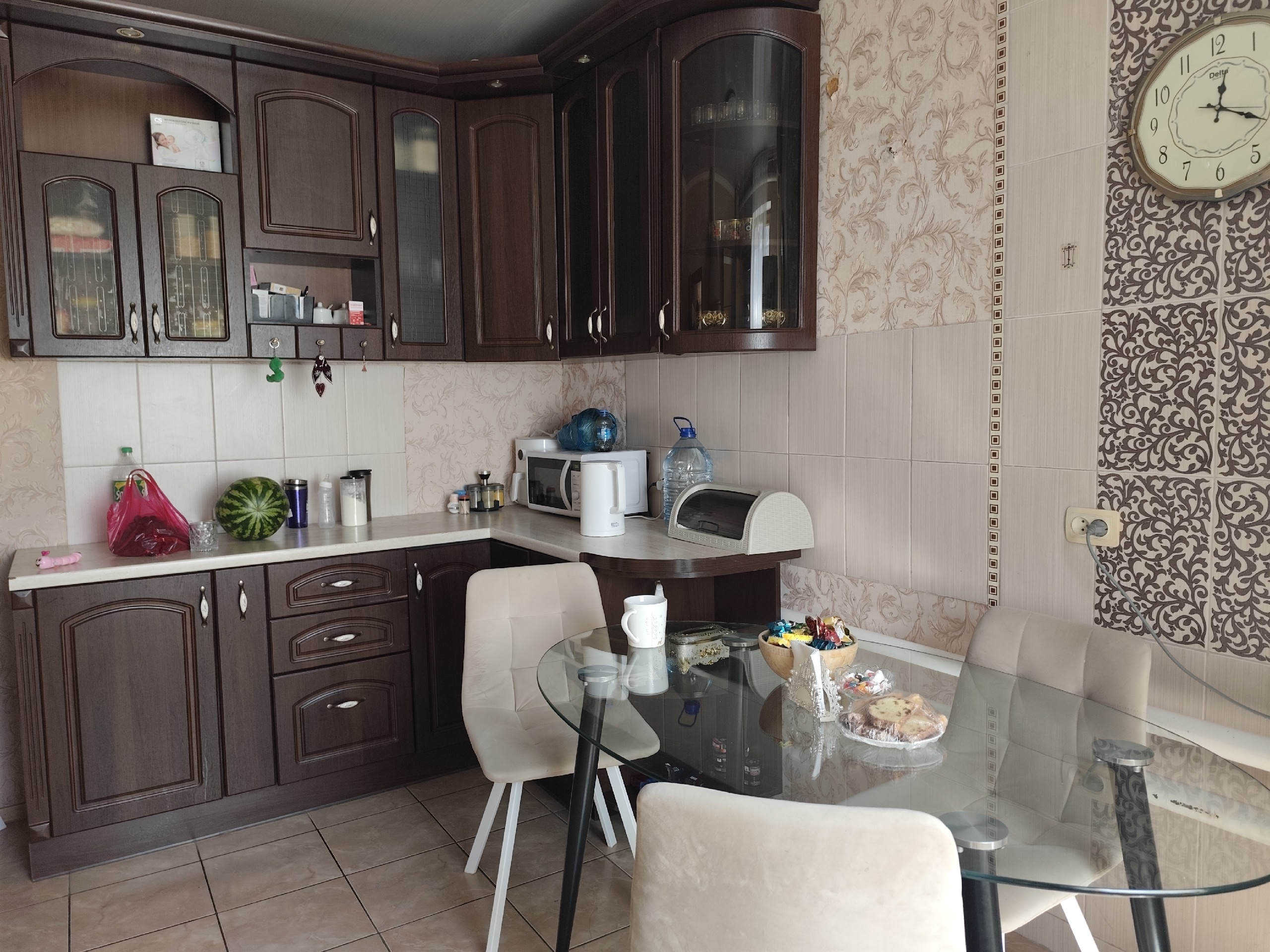 Продам уютный дом с хорошим современным ремонтом 90 КВ м . Район ленинский соторгового и ресторана Колхети. Участок11 соток неприват 10000000 тел. +79595847566.+79591901505