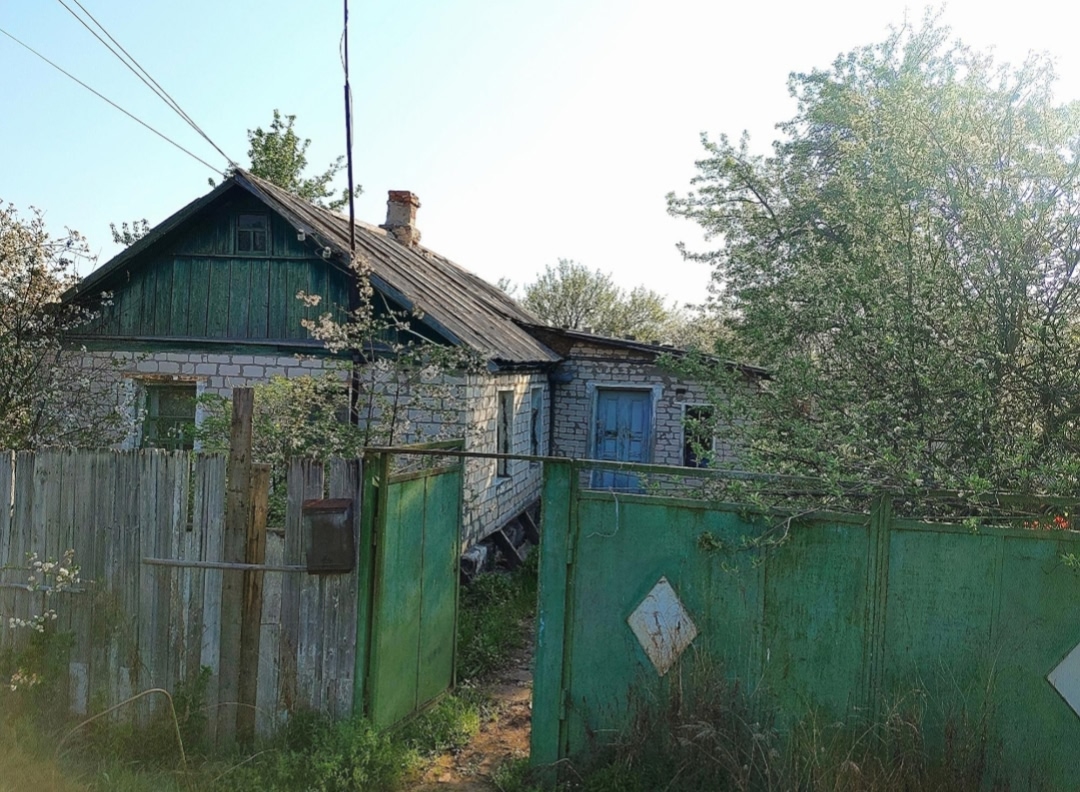 Флигель, 550 000 руб, ЛНР, 10 км. От Юбилейного, за Сабовкой, Говоруха, газ, форсунка отопление , электричество, интернет, огород 7 соток, общая 15 со...