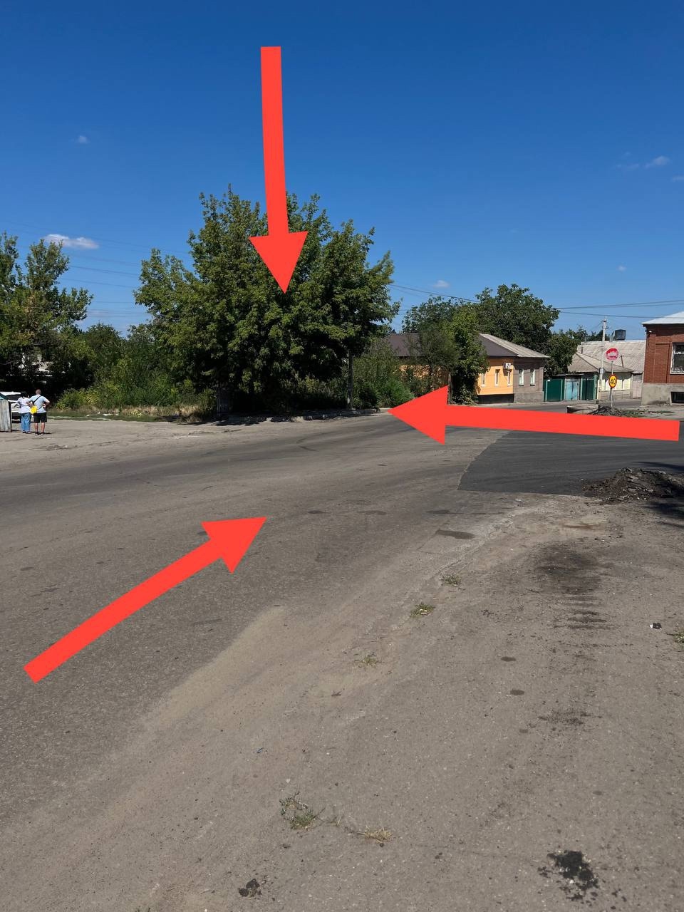 Продается участок под Бизнес В центральной части :город Луганска ул. Красноармейская 34 (район ДК Ленина) рядом магазин «Домус», «Теремок». Общая площадь участка 7 соток. Земля приватизирована и выведена под бизнес. Новая асфальтированная дорога и хороший подъезд и заезд для машины с двух стор участка (сам уч...
